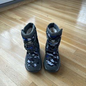 Boys size 12.5 snow boots gently used
